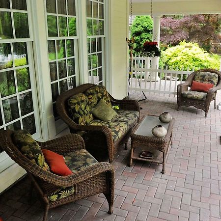 A Walk In The Woods Bed And Breakfast Southold Bagian luar foto