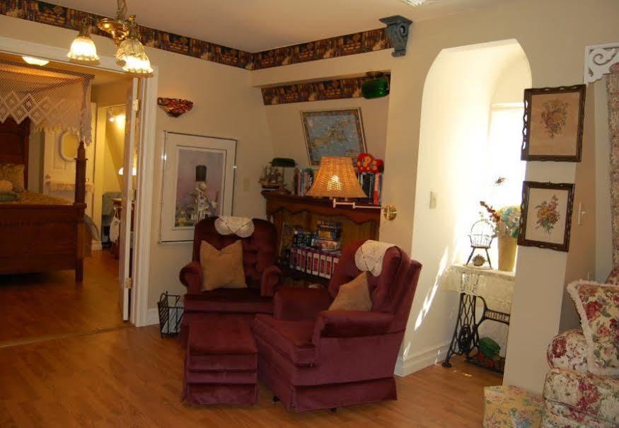 A Walk In The Woods Bed And Breakfast Southold Bagian luar foto