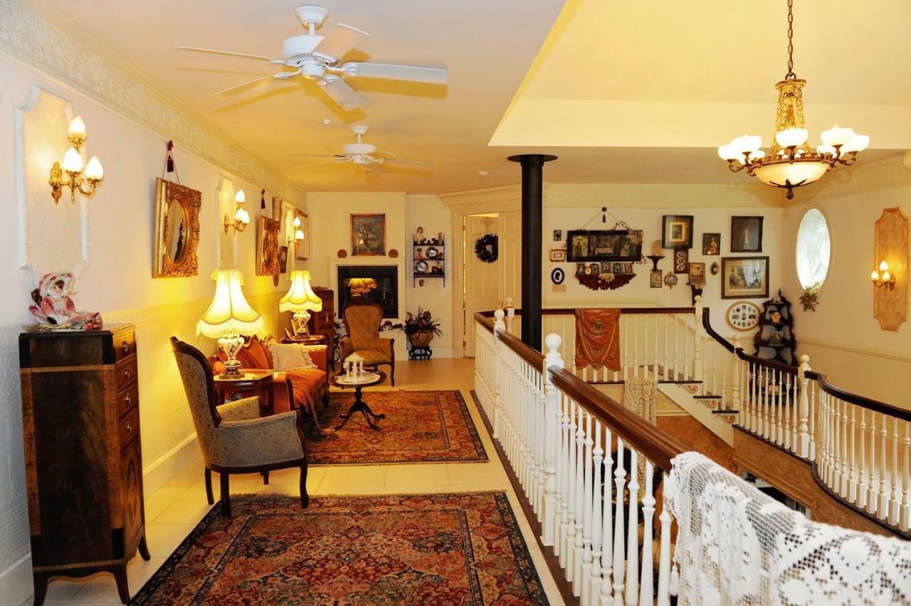 A Walk In The Woods Bed And Breakfast Southold Bagian luar foto